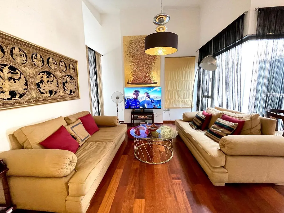 アパート Atico En Plaza De La Constitucion 3 Bedrooms マラガ