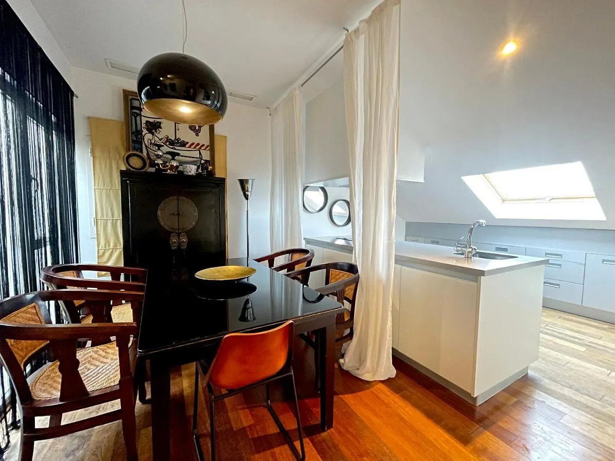 Apartamento Ático en Plaza de la Constitución Málaga España